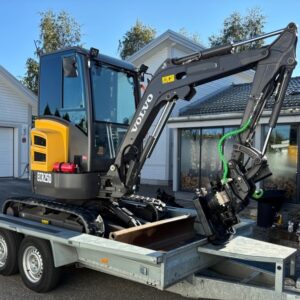 2019 Volvo ECR25D + Trailer